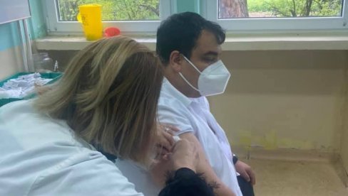 PREDSEDNIK OPŠTINE DAO PRIMER: Đorđević pozvao Levčane da se vakcinišu