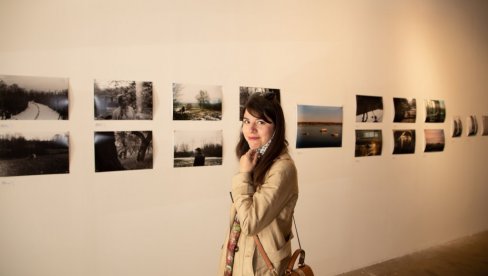 IZLOŽBA FOTOGRAFIJA IZMEĐU: U NJujorku otvorena postavka naše umetnice Emilije Gašić