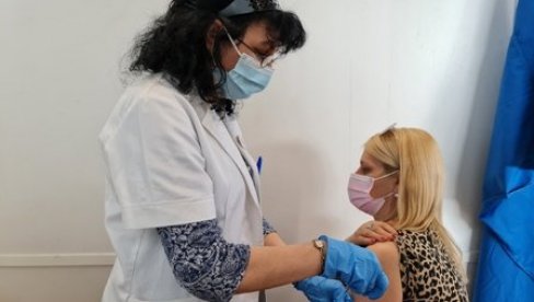 GRAĐANI SEVERNE MAKEDONIJE POHRLILI U SRBIJU: Preko 600 ljudi juče vakcinisano u Vranju