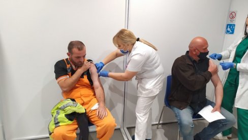 MASOVNA IMUNIZACIJA U BERANAMA: Komunalci, kao i predsednik opštine, vakcinisani Sinofarmom