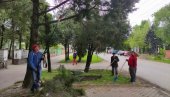 РАДНА АКЦИЈА УРЕЂЕЊА ЦЕНТРА ТОРДЕ: Након напорног рада грађани се почастили чувеним мађарским гулашом (ФОТО)