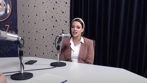 U STUDIJU MI TREBA BARSKA STOLICA I MRAK: Marija Mikić peva, ali i snima glasove za Dizni (VIDEO)