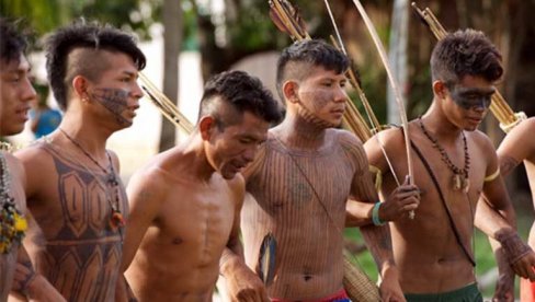 LUKOM I STRELOM NA HELIKOPTERE: Bi-Bi-Si njuz izveštava o borbama domorodaca Amazonije protiv vakcina