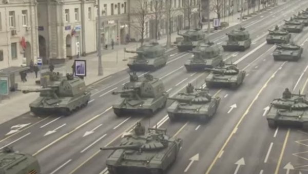 ЏОНСОН И ЕРДОГАН: Забринути због гомилања руске војске