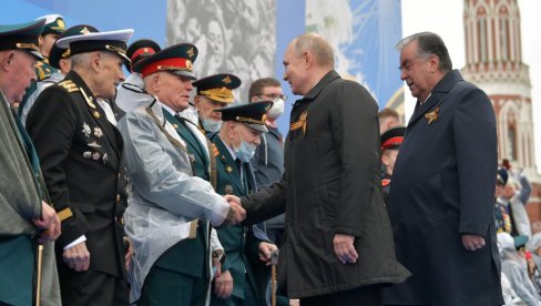 ПУТИН ЧЕСТИТАО ВЕТЕРАНИМА 80 ГОДИНА ОД ПОБЕДЕ: Одбранили сте свет од смртоносне претње
