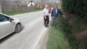 TRAŽE TROTOAR I KANALIZACIJU: Nevolje žitelja naselja Spomen-park nedaleko od Čačka traju bezmalo dve decenije