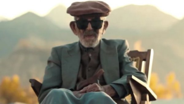 КАО ДА СУ МИ СКИНУЛИ ЛАНЦЕ Ово је најстарији човек на свету који је прележао корону - има 103 године и важну поруку за све!