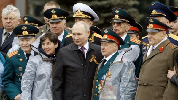 НЕ ОПРAШТАМО ОНИМА КОЈИ КУЈУ АГРЕСИЈУ: Какве поруке је Путин упутио са велике војне параде у Москви