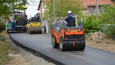 ASFALTIRANA LIPARSKA: Opština Čukarica finansirala obnovu ulice u Sremčici