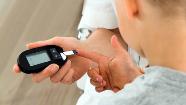 АЛАРМАНТНО УПОЗОРЕЊЕ ЕНДОКРИНОЛОГА: Све више деце са тешким компликацијама дијабетеса