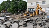 DOČEKALI OBNOVU  POSLE TRI GODINE: Do kraja jula kraj velike rekonstrukcije trgova u Jakovu i Dobanovcima