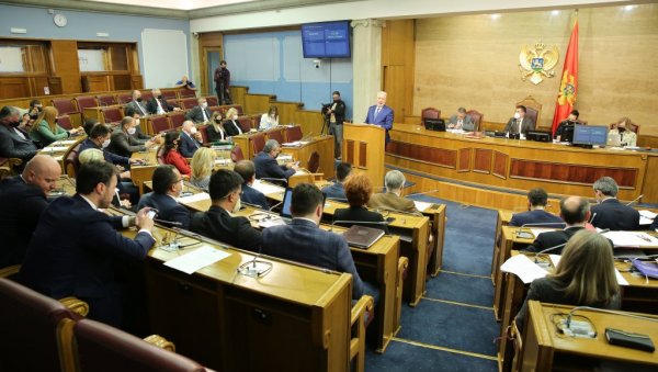 ЗДРАВКО СА МИЛОМ УВЕО СРЕБРЕНИЦУ У СКУПШТИНУ: Део нове власти у Црној Гори ставио на дневни ред парламента резолуцију о геноциду