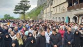 HILJADE VERNIKA NA OSTROGU: Na veliki praznik došlo i mnogo Srba sa Kosova (FOTO/VIDEO)