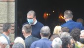 POSLEDNJI POZDRAV BRATISLAVU PETKOVIĆU: Na sahrani veliki broj prijatelja i kolega, među njima i predsednik Vučić (FOTO/VIDEO)