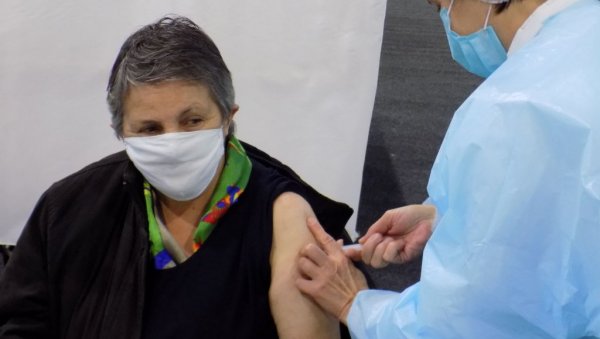 НАЈВЕЋИ ПРОЦЕНАТ ВАКЦИНИСАНИХ У МЕДВЕЂИ: У Јабланичком округу дато више од 90.500 доза вакцина