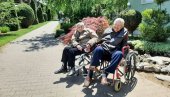 RUKU POD RUKU DO STARAČKOG DOMA: Najstariji bračni par u Nišu, Savić i Olga Jovanović, 72 godine živi zajedno i nikada se nije razdvajao