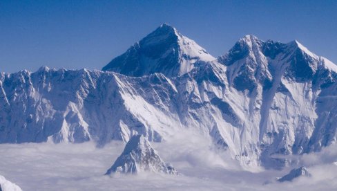 BROJ SMRTNIH SLUČAJEVA PORASTAO NA OSAM: Kineski planinar poginuo na Everestu