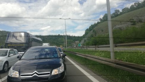 SAOBRAĆAJNA NESREĆA KOD VRČINA: Usporen saobraćaj u smeru ka Beogradu