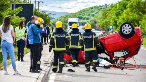 TEŠKA NESREĆA KOD ZAJEČARA: Dve osobe poginule u sudaru motora i automobila (FOTO)