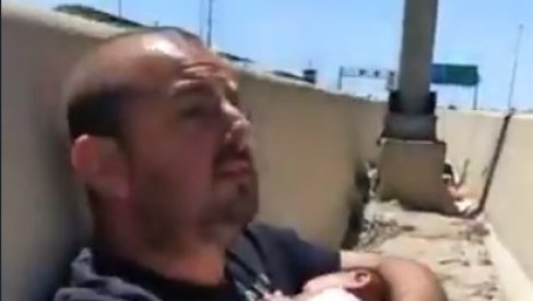 ПОТРЕСАН СНИМАК ИЗ ИЗРАЕЛА: Отац у рукама држи бебу док ракете падају око њих (ВИДЕО)