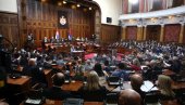POSLANICI O PROMENI USTAVA: Ana Brnabić u Narodnoj skupštini obrazlaže predlog