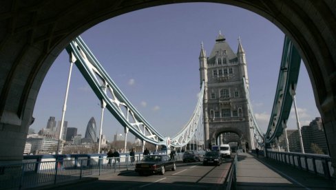 ЛЕПШЕ ИМ ЈЕ НЕГО У ЕУ? Више од шест милиона држављана Уније тражи боравак у Великој Британији