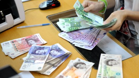 OD KAMATA 700 MILIONA EVRA VIŠE: Banke na ceni kredita lane prihodovale 227,6 milijardi dinara