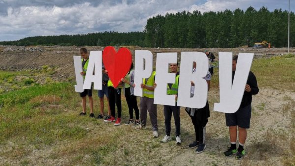 ГРАЂЕВИНСКИ ШУТ ГУШИ БАРУ РЕВА: Протест грађана леве обале Дунава због градње постројења за прераду отпада