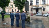 VENCI KRAJ SPOMENIKA VOJVODI PUTNIKU: Obeležena godišnjica smrti srpskog vojskovođe