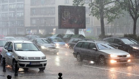 UPOZORENJE ZA VOZAČE: Oprez u vožnji zbog kiše u nekim delovima zemlje