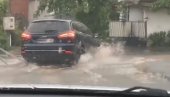 POTOP - BEOGRAD POD PLJUSKOM: Neverovatni prizori iz prestonice, automobili se probijaju kroz vodu (VIDEO)