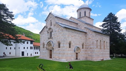 НОВА ОПАСНА ПРОВОКАЦИЈА: Ознака за локацију манастира Дечани поново је померена на апликацији Гугл мапе