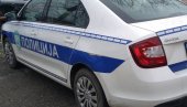 AUTOMOBIL SLETEO SA KOLOVOZA I PREVRNUO SE: Dvoje ljudi povređeno u nezgodi u Sremčici