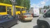 KOLAPS U ZEMUNU: Velike gužve i zastoj, narod izlazi iz autobusa i pešači drumom! (VIDEO)