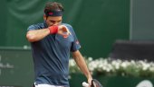 DA LI JE OVO NORMALNO? Bahati Federer pogodio kolegu u nezgodno mesto, pa vrištao od smeha (VIDEO)