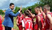 JOŠ JEDNA ŠKOLA DOBILA NOVU SPORTSKU OPREMU: Ministar Vanja Udovičić nastavio obilazak sportskih organizacija širom zemlje