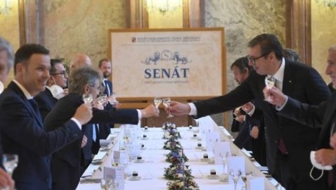 У ЧАСТ ВУЧИЋА И СРБИЈЕ: Председник Сената Чешке организовао свечану вечеру за српског председника (ФОТО)