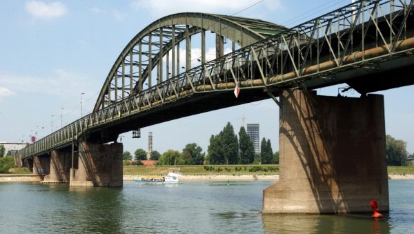 САЗНАЈЕМО: Ево зашто је настао карамбол у саобраћају код Железничког моста
