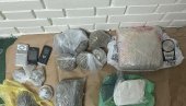 HAPŠENJE U SREMSKIM KARLOVCIMA: Policija u kući osumnjičenog pronašla 2,6kg marihuane i 1,3kg amfetamina