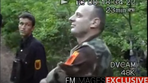 АГИМ ЧЕКУ НА КОШАРАМА: Појавио се још један снимак са карауле - посматра бомбардоване српске положаје и смеје се (ВИДЕО)