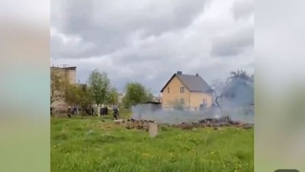 ТРАГЕДИЈА У БЕЛОРУСИЈИ: Војни авион пао на кућу - погинуле две особе