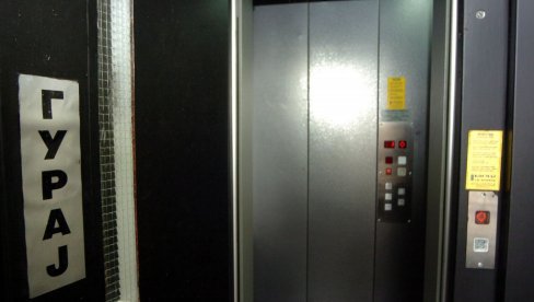 PROPAO LIFT NA NOVOM BEOGRADU, MUŠKARAC BIO U NJEMU: Sa teškim povredama prevezen u bolnicu