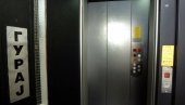 PROPAO LIFT NA NOVOM BEOGRADU, MUŠKARAC BIO U NJEMU: Sa teškim povredama prevezen u bolnicu