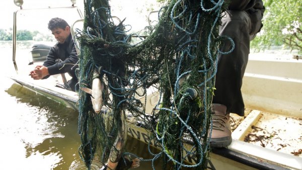 ЗАПЛЕЊЕНО 1.850 МЕТАРА РИБАРСКИХ МРЕЖА: Рибочуварска служба поднела пријаве