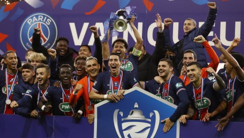 СВЕЦИ ПОДИГЛИ ТРОФЕЈ: ПСЖ победио Монако и освојио Куп Француске