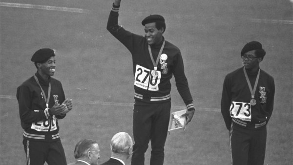 АТЛЕТИКА ЗАВИЈЕНА У ЦРНО: Умро бивши светски рекордер и олимпијски шампион Ли Еванс