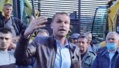 STANIVUKOVIĆ DOVEZAO BAGERE, SPREMAN ZA RUŠENJE: Poručio pred okupljenima - Ne damo ni pedalj naše zemlje (VIDEO)