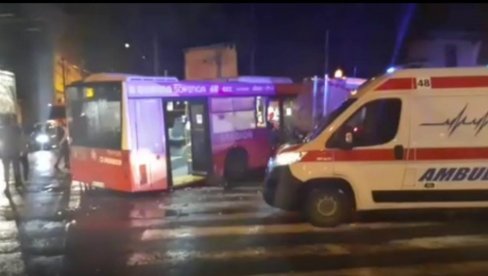 AUTOBUS UDARIO U  CISTERNU ČISTOĆE: U dve nezgode na linijama 26 na Vračaru i 95 na Karaburmi povređeno 11 putnika
