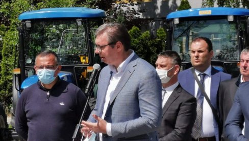 DRŽAVA OBNAVLJA MEHANIZACIJU: Vučić- Uz subvencije nabavka 750 novih traktora u Srbiji