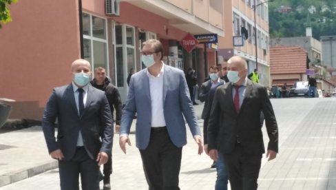FAP ĆE OPSTATI - Vučić: Za bivše radnike naći drugo rešenje